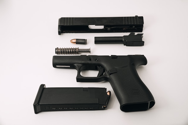 Shooting at the shooting range: Safety and technique